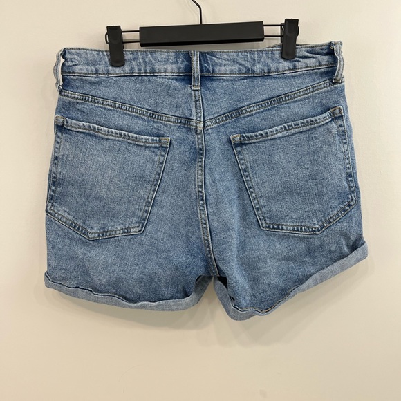 Old Navy OG Alma Clean 3” Medium Jean Shorts - Picture 3 of 7